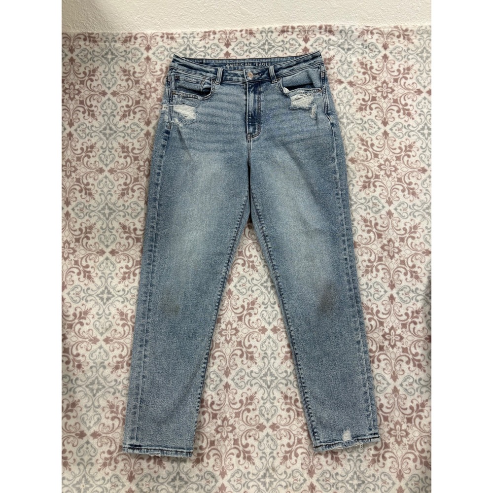 American Eagle High Waisted Distressed Mom Jeans Light Wash Blue Size 8 Regular